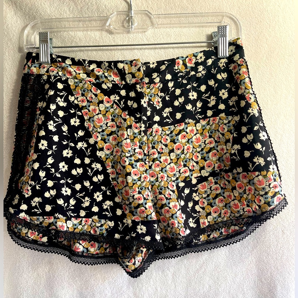 TopShop Floral Black Women's Shorts. Size 4